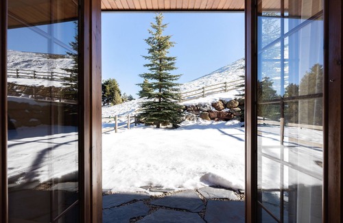 La Molina Apartment | Holiday Apartment “Pie de pistas Font Canaleta La Molina” next to Ski Slopes with Terrace & WiFi