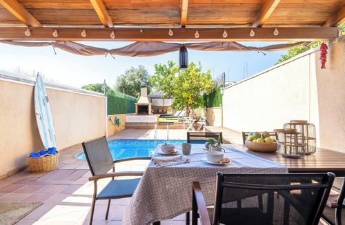 Calafell House | Holiday Home "Another Day in Paradise" with Mountain Views, Pool and Wi-Fi