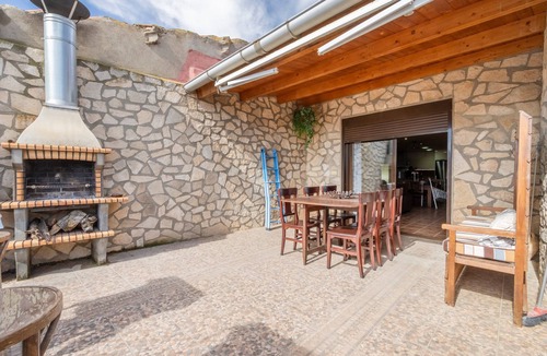 Maials House | Holiday Home 'El Petit Maialenc' with Mountain View and Air Conditioning
