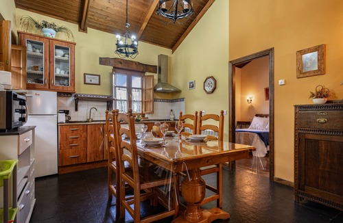 Villayon House | Holiday Home 'Maseda 1' with Mountain View, Shared Terrace and Private Garden