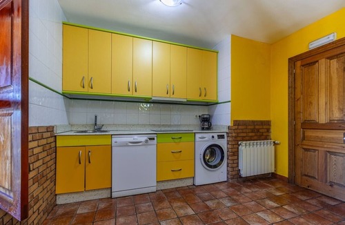 Isla House | Holiday Home 'Posada Paraso Iris' with Mountain View, Private Garden and Wi-Fi