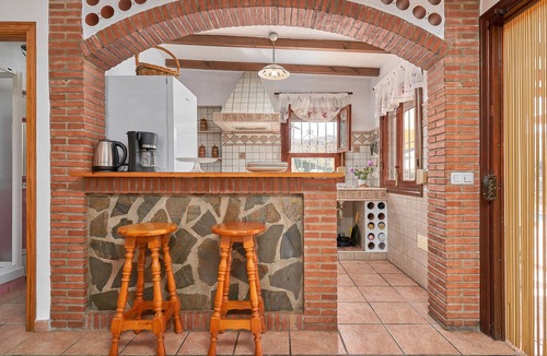 Torrox House | Holiday Home "Torre del Manzano" with Mountain View, Private Pool & Wi-Fi