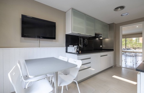Cambrils House | Holiday Home 'Vidalet Solo Familias' with Private Pool, Wi-Fi and Air Conditioning