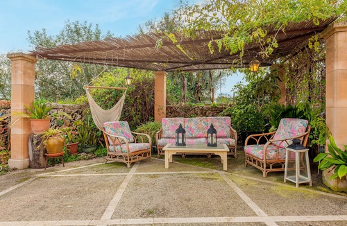 Algaida House | Holiday Home 'Villa Can Lloret' with Mountain View, Wi-Fi and Air Conditioning