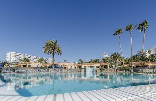 Playa del Ingles House | Homerez - Nice bungalow 1 km away from the beach for 4 ppl. with shared pool