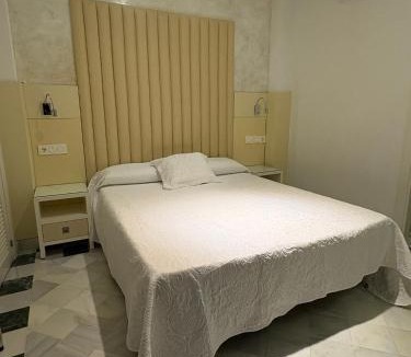 Conil de la Frontera City Center Hotel | Hostal El Alojado de Velarde