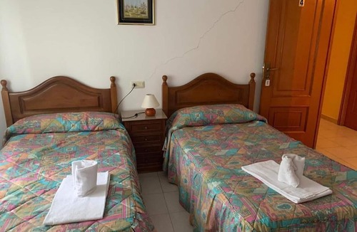 Oroso House | Hostal restaurante Seoane - Twin Room