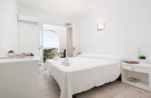 Cala d'Or Hotel | HOSTAL TALAMANCA HAB. DB BALCON - Cosy hostel recently refurbished near the beach. Free Wi