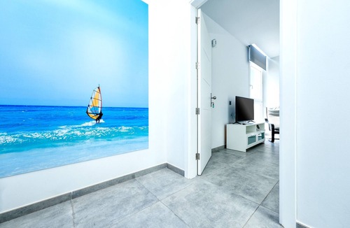 Caleta de Famara Ski Chalet | Karma Famara 1 -25m from the beach, fast wifi, rooftop terrace