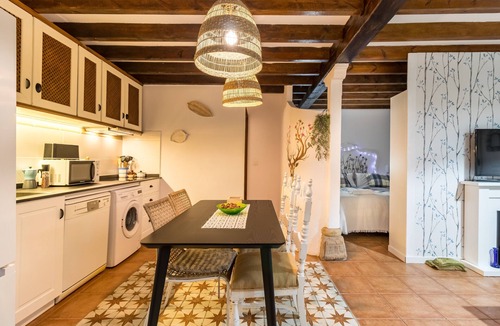 Estrada Apartment | 'Kety' Apartment with Mountain Views, Private Terrace, and Wi-Fi