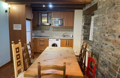 Castiello de Jaca Cottage | L'Englata house for 12 people