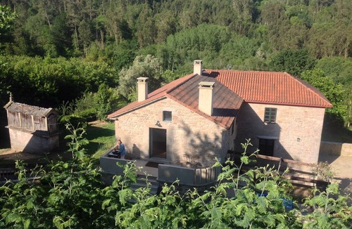 Callobre House | La Casa Roxa (1), traditional country house 12 kms. from the Galician coast