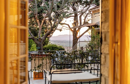 Venasque Hotel | La Garrigue