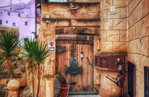 Bacor House | La Gata Negraa