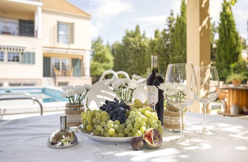 Albolote House | Large house with pool, sports facilities and barbecue ideal for families