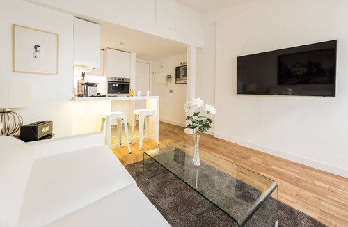 Embajadores Apartment | Latina Suite