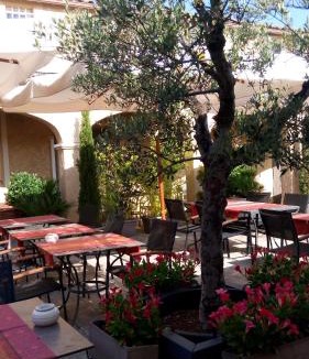 Les Baux-de-Provence Hotel | Logis Hôtel Fabian des Baux