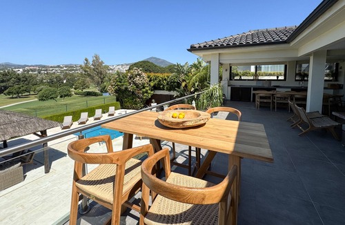 Nueva Andalucia Villa | Lovely villa with pool - Frontline Los Naranjos Golf close to Puerto Banus.