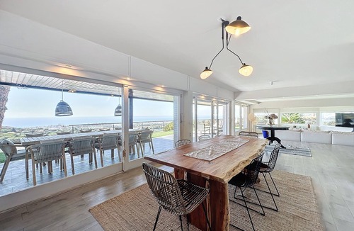 Cabrils Villa | Luxurious 5-bedroom villa with WiFi, AC in enchanting Cabrils