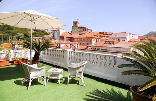 Laredo Condo | LUXURIOUS PENTHOUSE IN THE CENTER OF LAREDO, 3 minBEYBEACH, MOUNTAIN VIEWS AND FREE PARKING