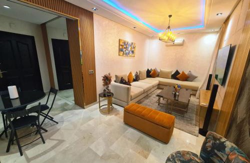 SOUR JDID Apartment | luxury apartment opposite HASSAN 2 MOSQU and FAIR international casablanca and SEA , near downtwn , INTERDIT COUPLES ARAABIC NON MARIÈ, FORBIDDEN UNMARRIED ARAABIC COUPLES , 2 room, 2 living rooms and 2 bathrooms basement car park FREE , apartment with