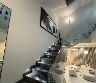 El Makina Villa | Luxury Villa with Heated Pool & Private cinema