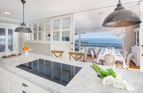 Getaria Villa | MAGNIFICENT VILLA WITH GARDEN IN FRONT OF THE SEA, FREE WIFI, LIBRARY, FIREPLACE.