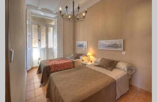 La Roqueta Apartment | Main Central Station Apartment