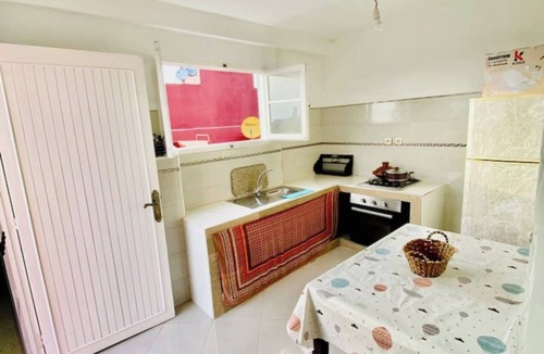 Tamariss House | Modern and quiet comfort a short walk to the beach.