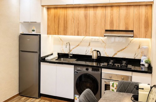 Cite Al Mohammadi Apartment | Modern Apt, Private Parking, Fast WiFi & Elevator
