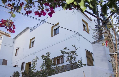 Olvera House | New Listing! Stunning 360° views, Rooftop Terrace, perfect for Nature Lovers!
