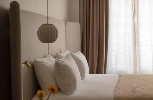 8th Arrondissement Hotel | Nuage