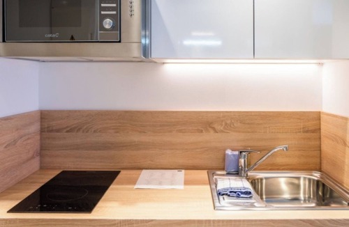 Gros Apartment | Ocean Breeze Gros Two Apartment near San Sebastián’s Surfing Beach