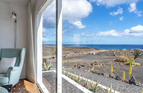 Guatiza House | Ocean - Volcano House