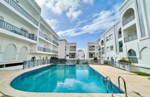 Al Bahraoyine Apartment | Peaceful 2 Bedroom Apartment with Swimming Pool