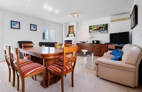 Miami Platja House | Pino Alto