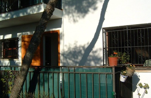 Tamarit Apartment | Playa la Mora, sea view, quiet, close to the beach, private garden & pool, dogs welcome