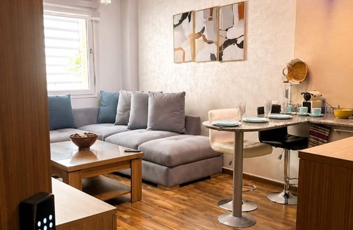 Cite Al Mohammadi Apartment | Poolside Apt, Close to Marina, Great Location