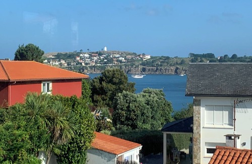 Oleiros House | Relaxing holidays for individuals, couples or families, with views of the sea