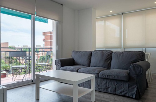 Torredembarra Apartment | Renovated 3-bedroom apartment near beach, air conditioning, parking