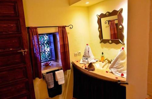 Sidi Bou Amar House | riad dar saba shika