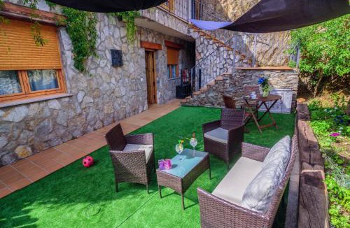 La Omanuela Apartment | Riverside Rustic Retreat