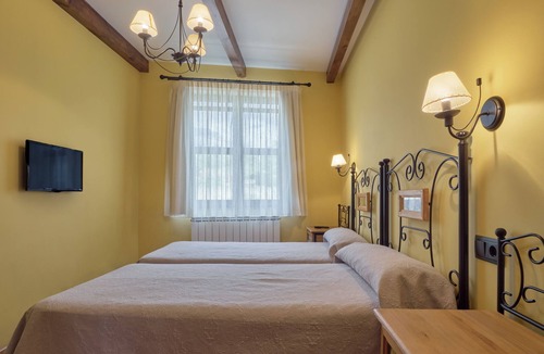 Santa Cruz de Montes House | Room 'El Abranal' with Mountain View, Shared Garden and Wi-Fi