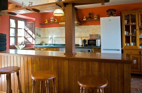 Torin House | Rural House 'Casa Remis' in Piloña – Sleeps 12, Private Bathrooms, Fireplace
