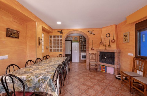 Navarrete del Rio House | Rural House for 15 Guests—700 m² Fenced Garden—Barbecue—Pet Friendly—Near Calamocha