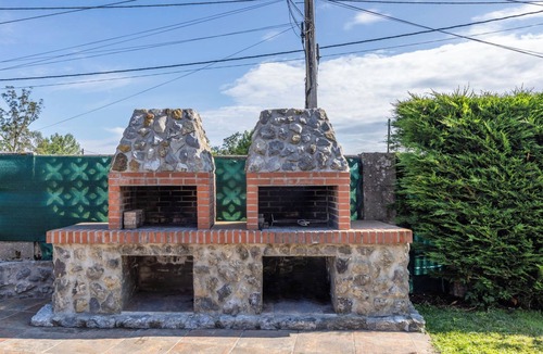 Solorzano House | Rural House 'Trasmiera' with Private Terrace, Private Garden and Wi-Fi