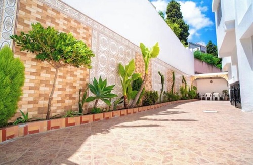 Bni Makada House | Spacious Family Retreat with Private Garden – Comfort in a Central Location