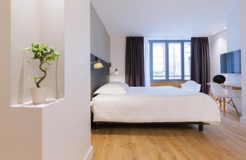 Hotel de Ville - Quinconces Bed & Breakfast | Studio luxe hyper centre piscine