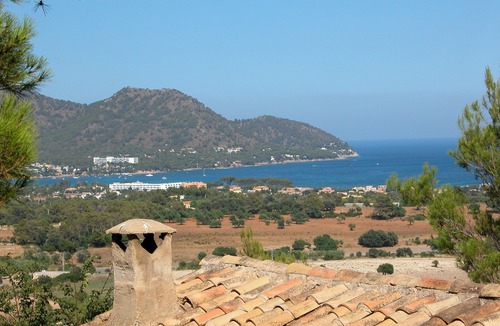 Sant Llorenc des Cardassar Apartment | STUNNING MODERN APARTMENT ON FRONT ROW OF THE BEACH. Wi-Fi & PRIVATE PARKING