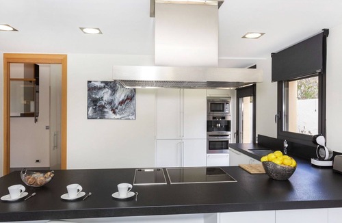 Olot House | Stunning private villa for 7 guests with private pool, A/C, WIFI, TV and patio
